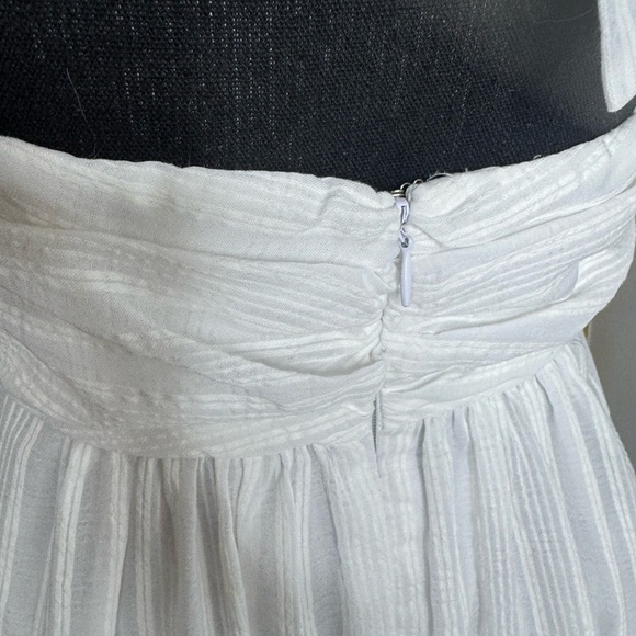 Elegant White Halter Dress - Picture 12 of 14